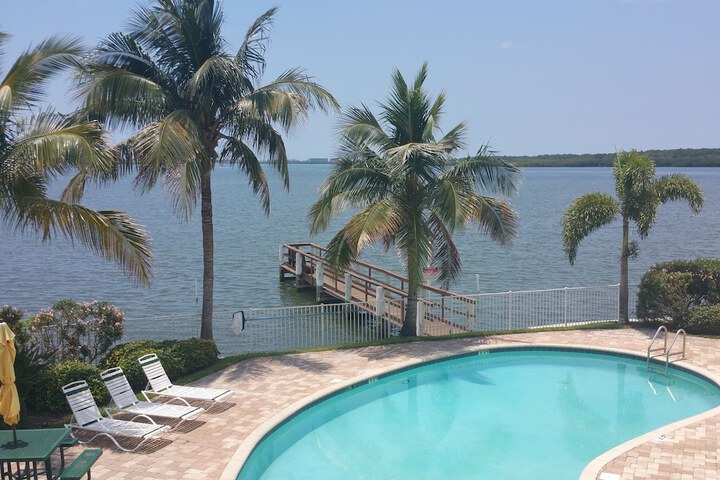 Hotel with Pool