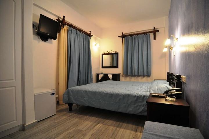 Room 3 of 40