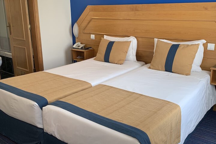 Room 8 of 48