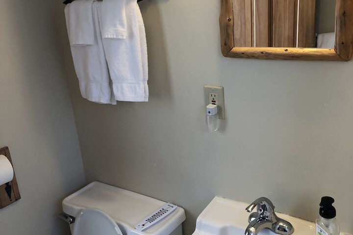 Room 27 of 139