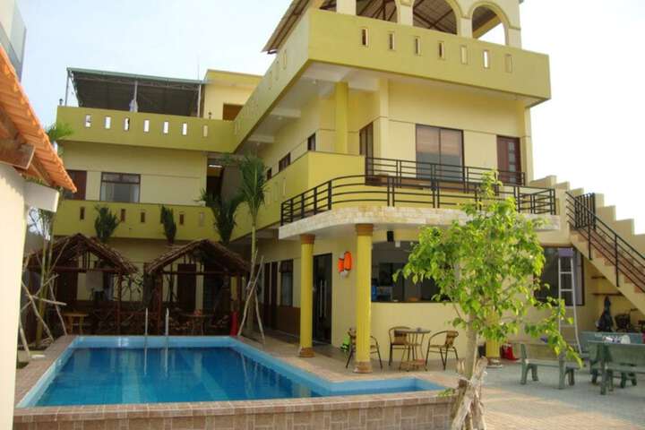 Pool Hotel