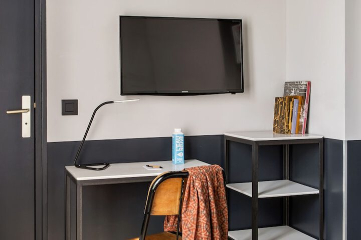 Room 8 of 48