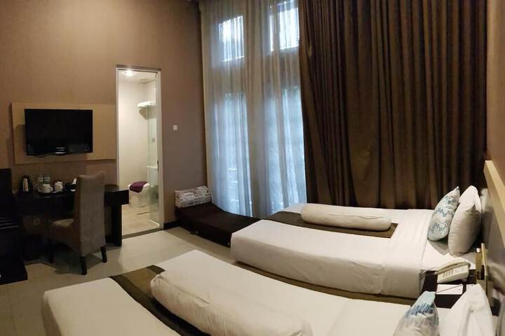 Room 21 of 34