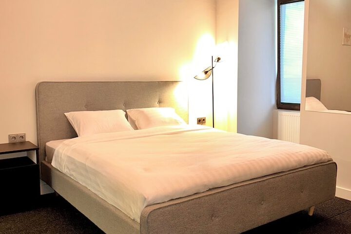 Room 33 of 60