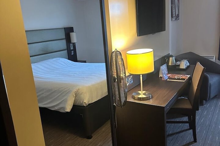 Premier Roomz Two Mills