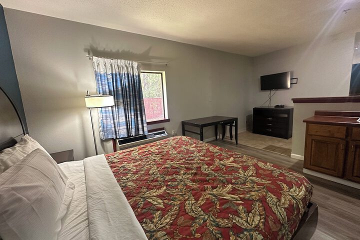 Room 8 of 33