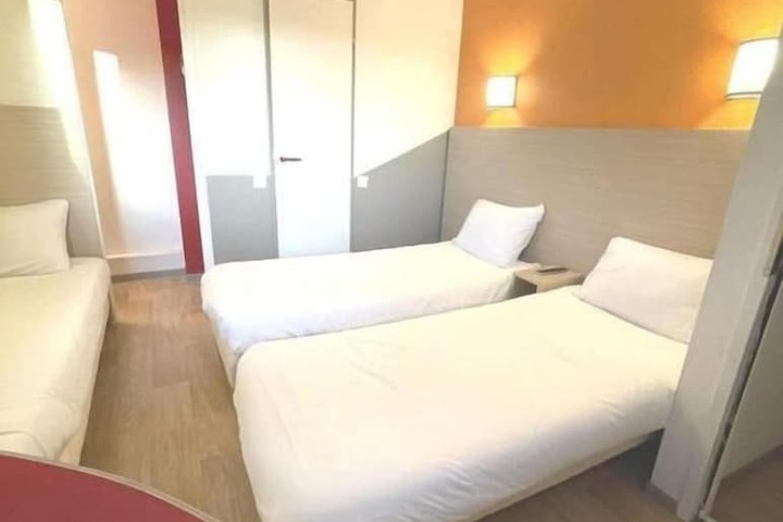 Room 34 of 77