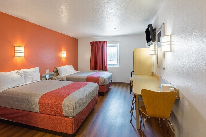 Room 14 of 38