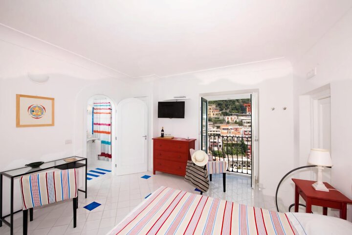 Room 34 of 83