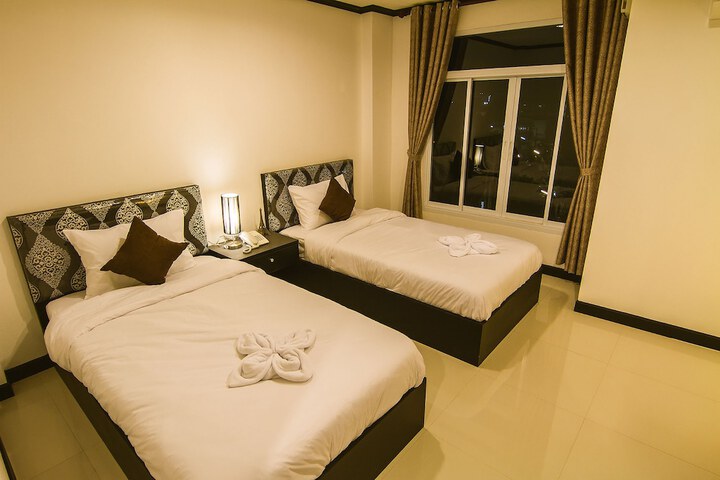 Room 6 of 43