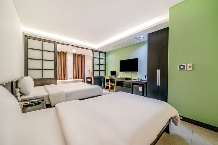 Room 91 of 176