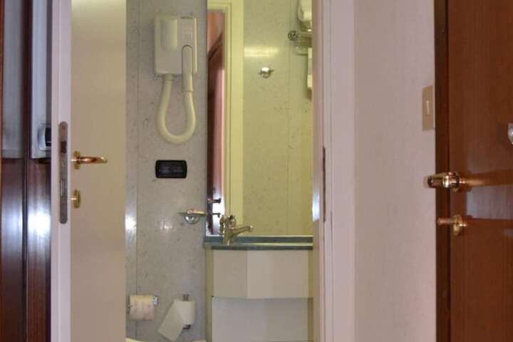 Room 15 of 43