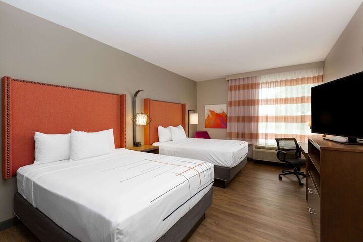 2 Queen Beds (3 of 8)