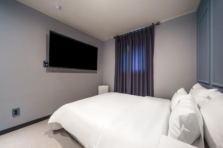Room 127 of 142