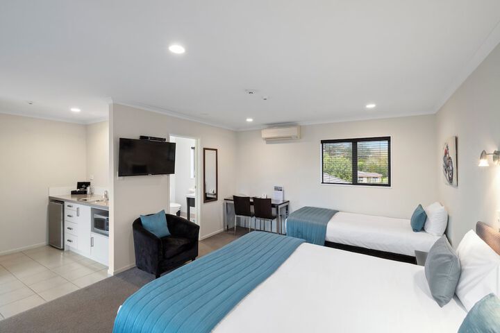 Room 3 of 28