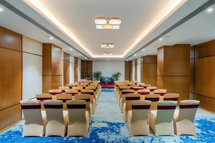 Ballroom/Hall 52 of 53
