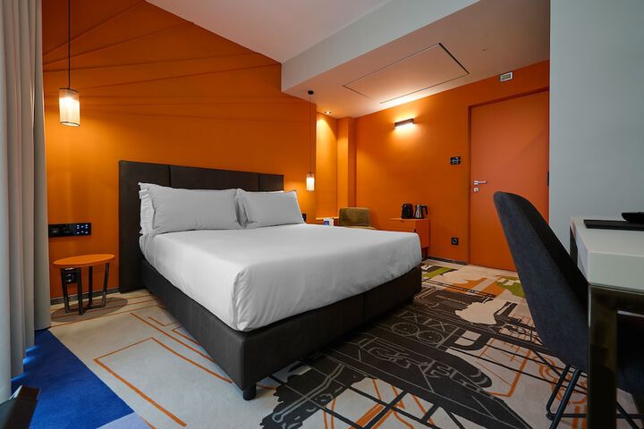 Room 29 of 96