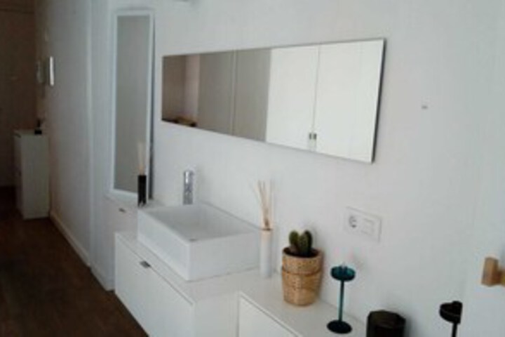 Room 8 of 49