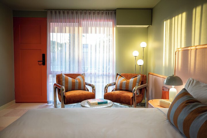 Room 7 of 19