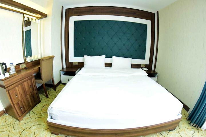 Room 8 of 17