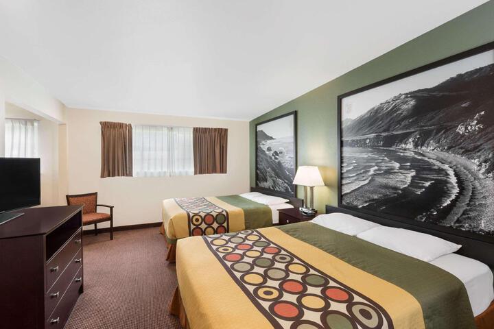 1 Queen Bed (5 of 18)