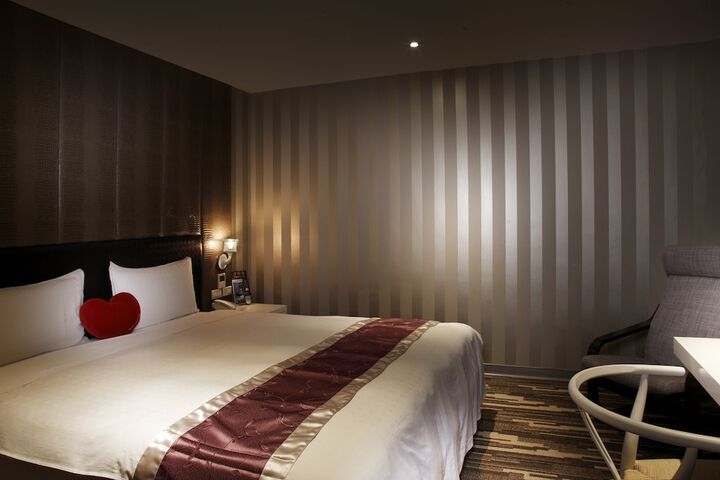 Room 8 of 74