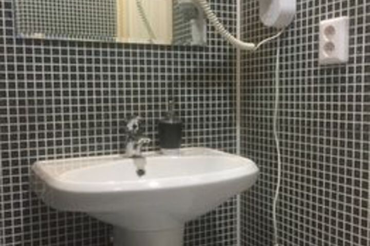 Room 10 of 84