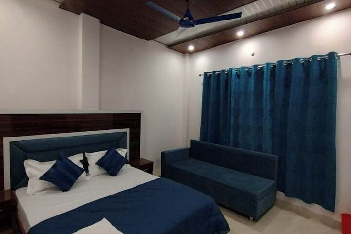 Room 2 of 5