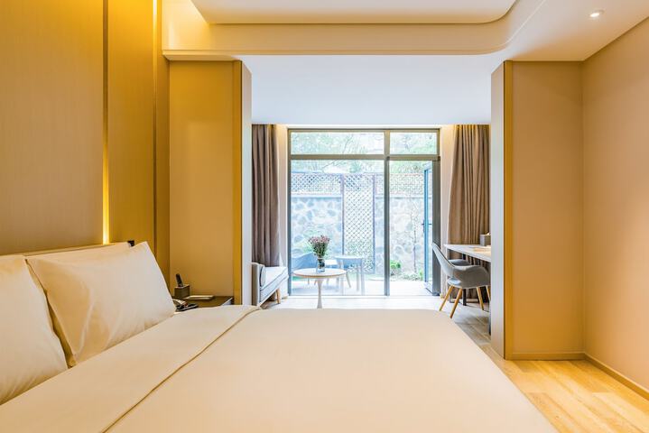 Room 7 of 30