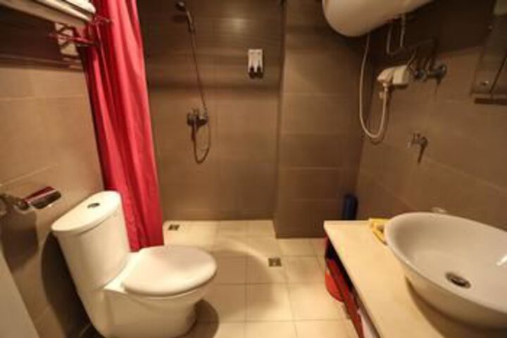 Room 4 of 93