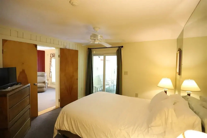 Room 2 of 8