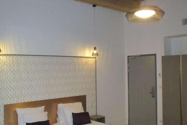 Room 27 of 45