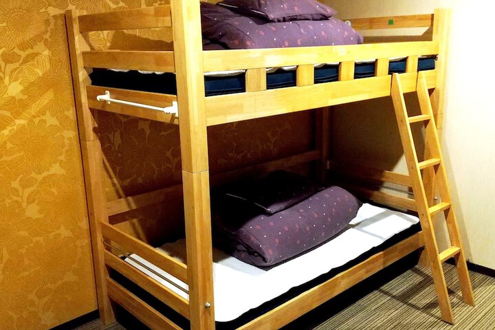 Room 16 of 76