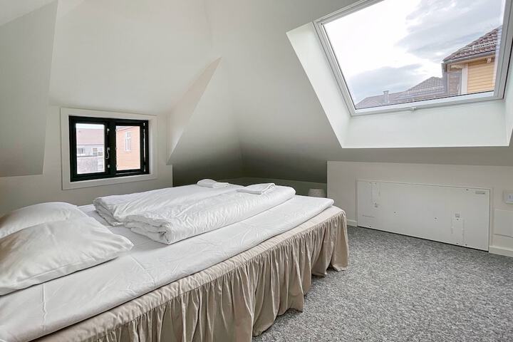 Room 7 of 37