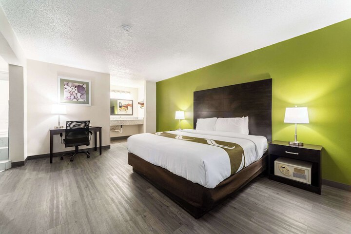 1 King Bed (7 of 23)