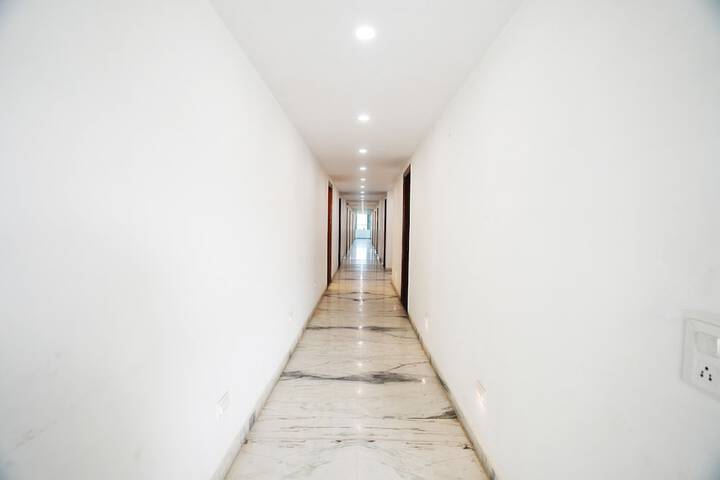 Ballroom/Hall 40 of 43