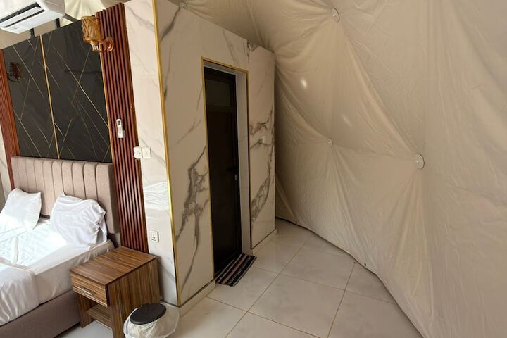 Room 3 of 10