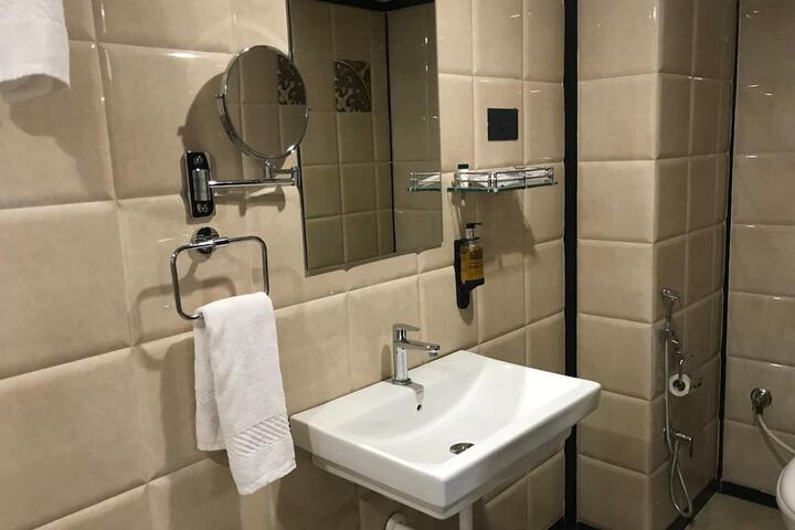Room 33 of 52