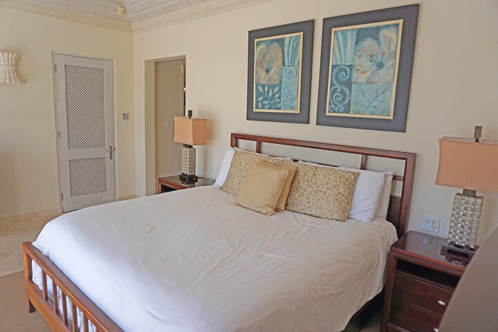 Room 4 of 25