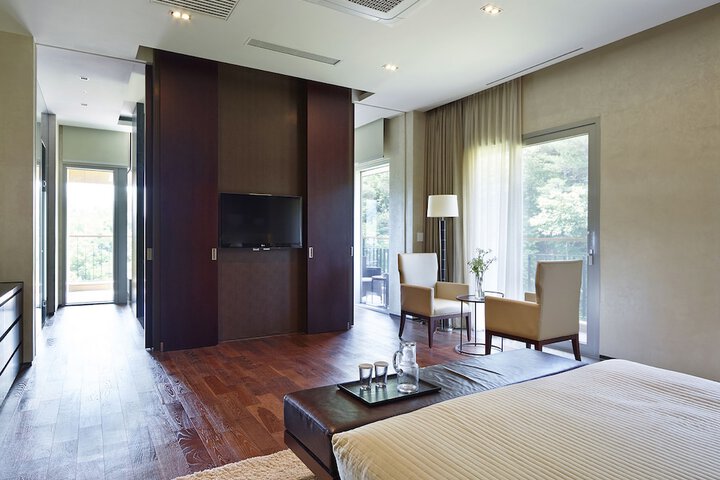 Room 10 of 141