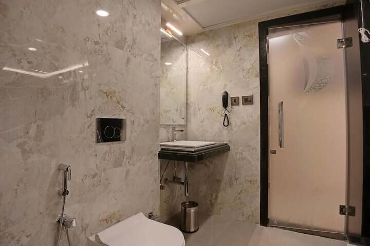 Room 13 of 17