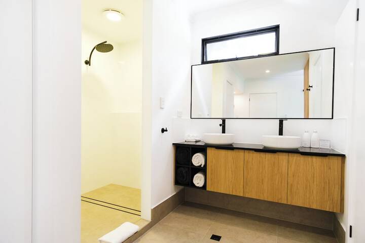 Room 32 of 59