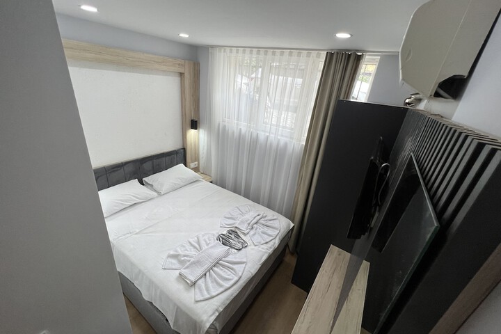 Room 12 of 28
