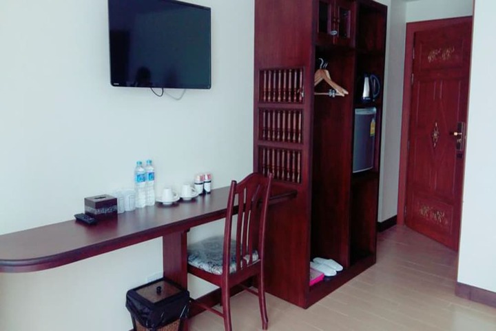 Room 6 of 51