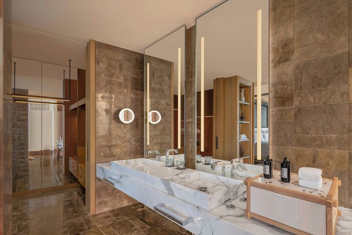 Room 70 of 182