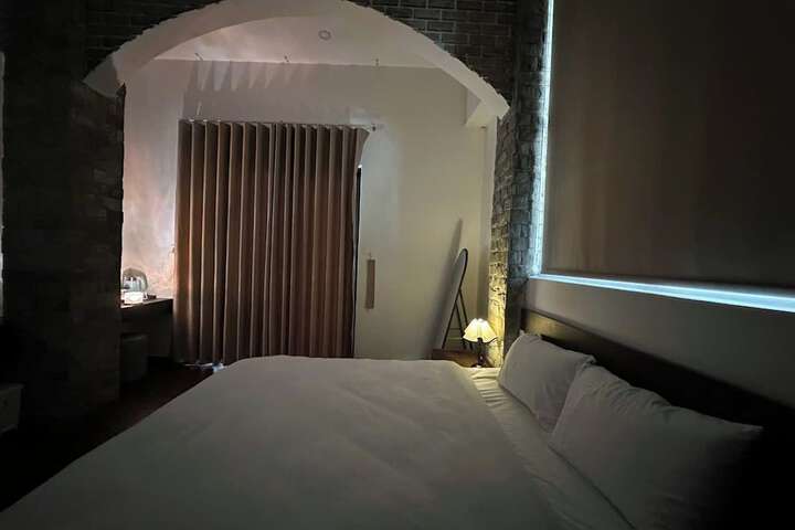 Room 5 of 43