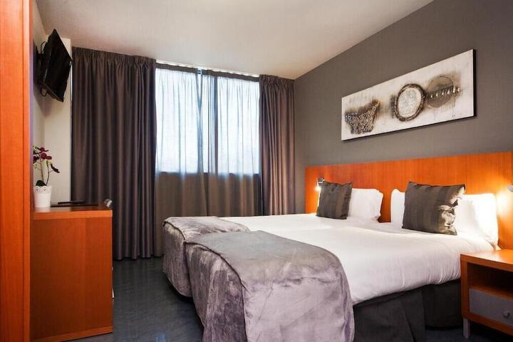 Room 21 of 42