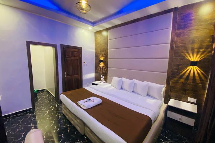 Room 5 of 28