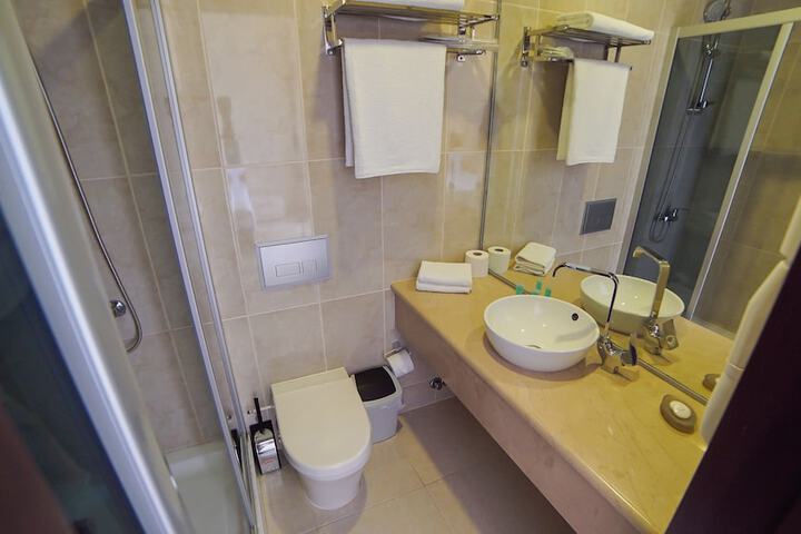Room 42 of 69