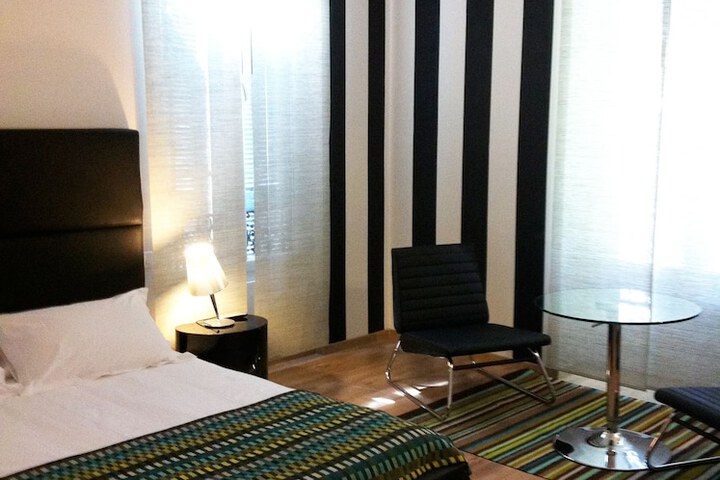 Room 3 of 65